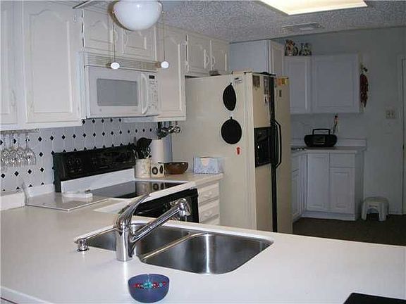 3rd image of 7211 Lakewood Dr APT 119