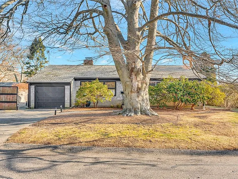 1 Collins Ter — Photo 1