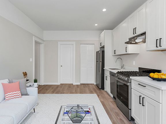 2nd image of 1720 Leavenworth St #9