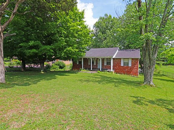 2nd image of 802 Cedar Ln