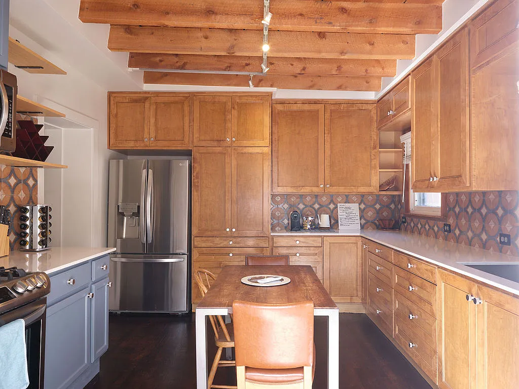 3 bed, 1350 sqft, $3,700 — Photo 3