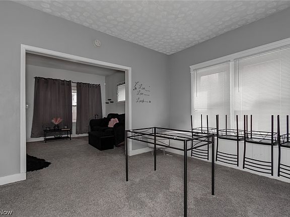5th image of 10302 Manor Ave