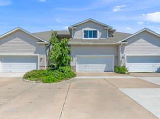 1140 Waters Edge Ct, Carter Lake, IA 51510