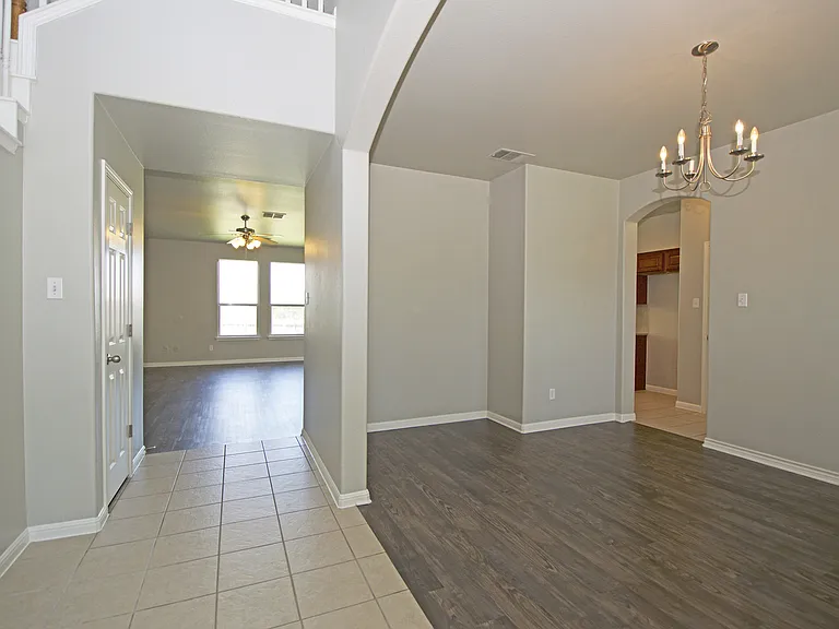 6800 Cromarty Ln — Photo 5
