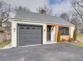 317 E State St, Geneva, IL 60134