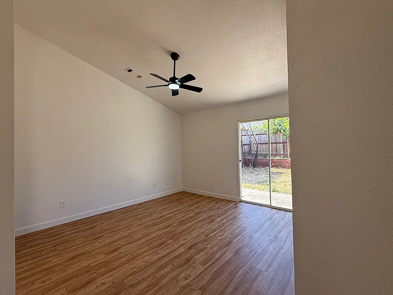 2145 Alta Sierra St — Photo 12