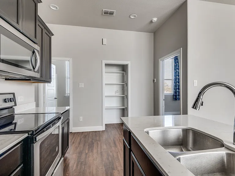 1900 Bel Air Dr — Photo 11