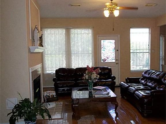  PLEASE TAKE NOTICE OF THE BEAUTIFUL AND SUSTAINABLE BAMBOO FLOORING!