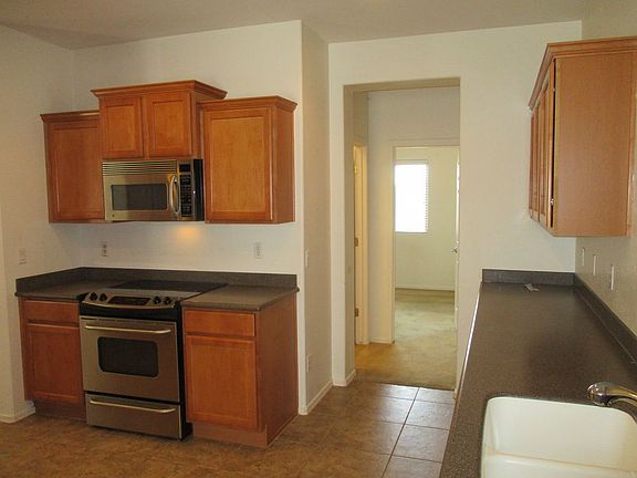 3rd image of 484 E Goldmine Ln
