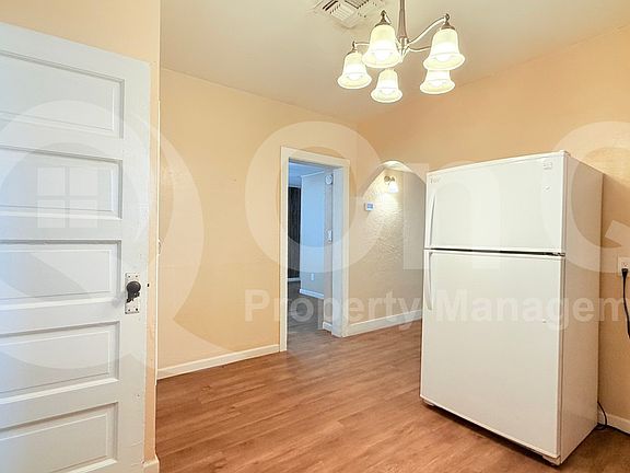 4th image of 300 W 9th St