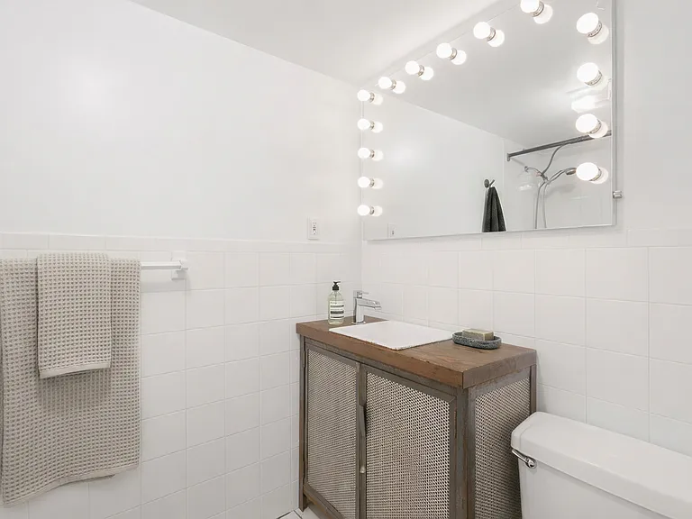 118 Suffolk St #2B — Photo 5