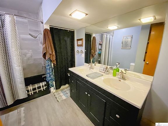 5th image of 520 W 10th St