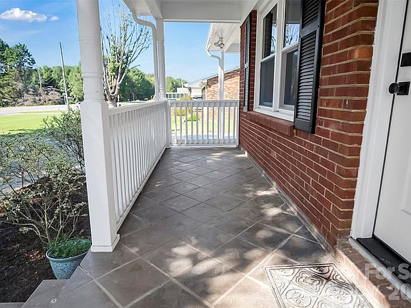 5th image of 1803 Sulphur Springs Rd