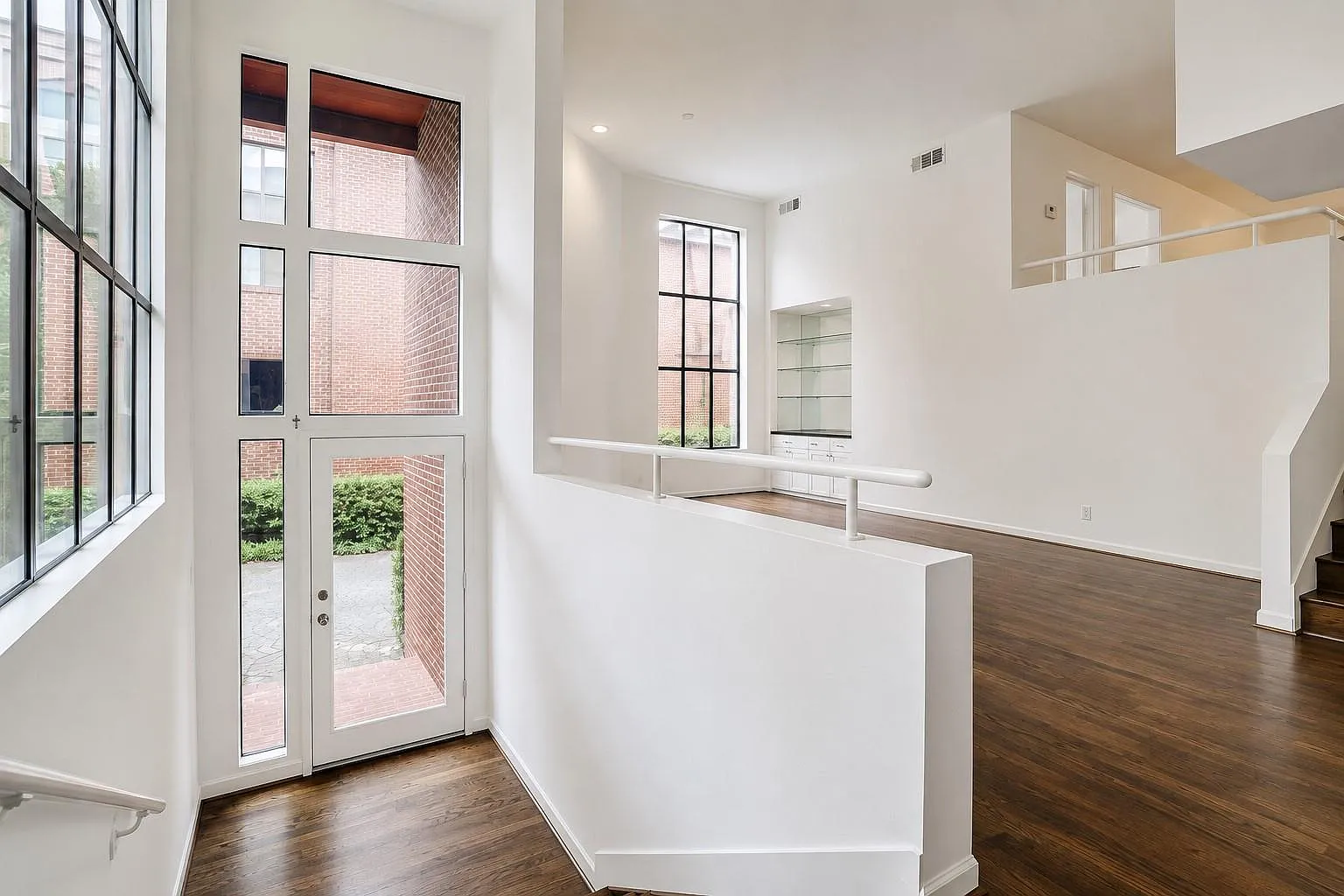 2 bed, 2.5 bath, 2450 sqft, $3,350 — Photo 4