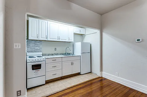 130 E Craig Pl Photo 1