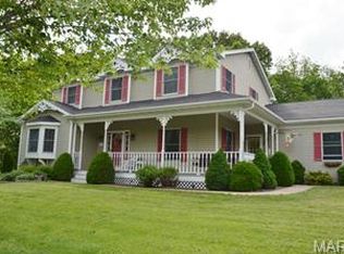 2117 Meadow Oaks Ln, Washington, MO 63090