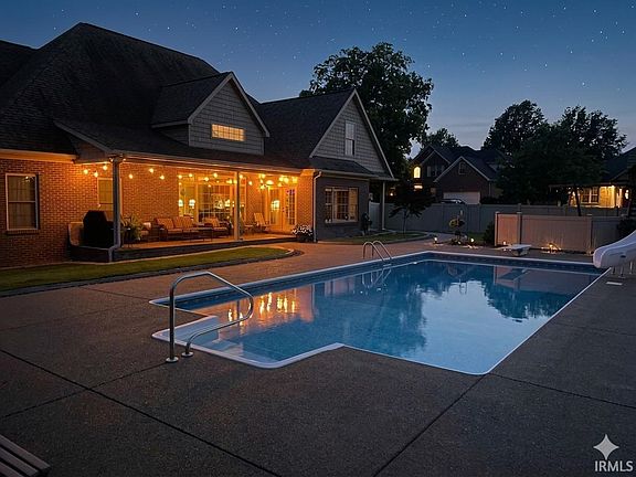2nd image of 18939 Amherst Ln