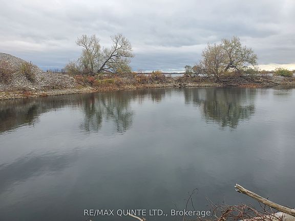 3rd image of 40 Fishermans Cove Ln
