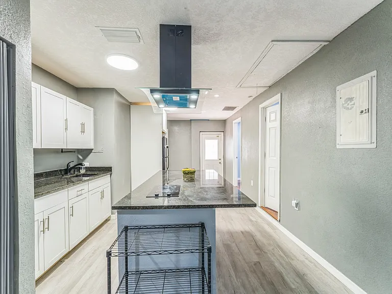 465 Rio Grande Ln #B — Photo 13