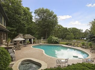 28120 Boulder Bridge Dr, Shorewood, MN 55331