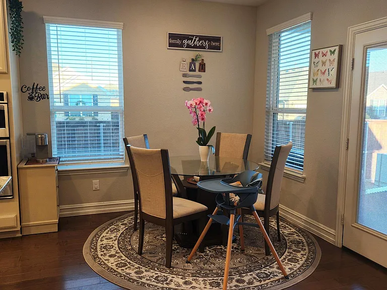 5901 Silverhollow Dr — Photo 32