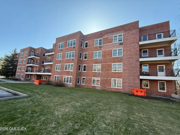 50 Lafayette Pl APT 2H, Greenwich, CT 06830