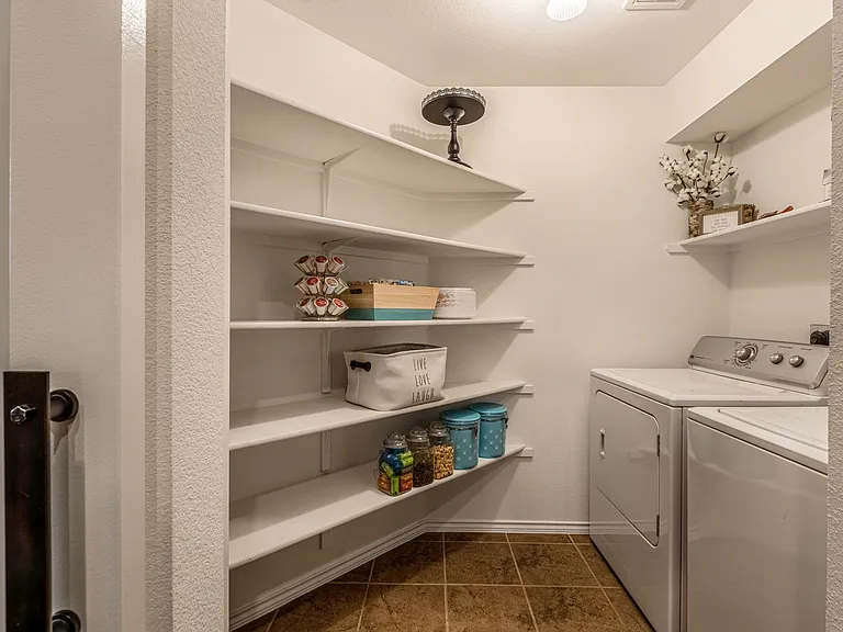 264 Coal Dr — Photo 6