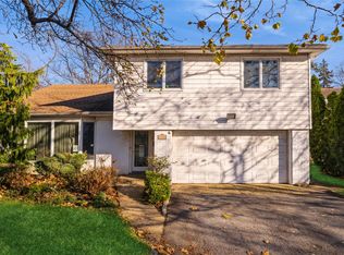 1030 Cedarhurst St, Valley Stream, NY 11581