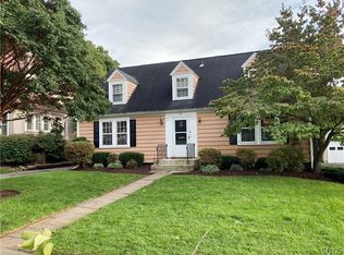 218 Searlwyn Rd, Syracuse, NY 13205