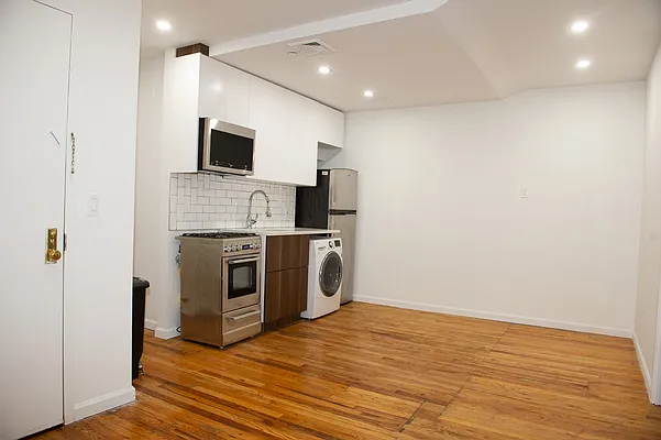 Rented by MJ Property Group LLC | media 14