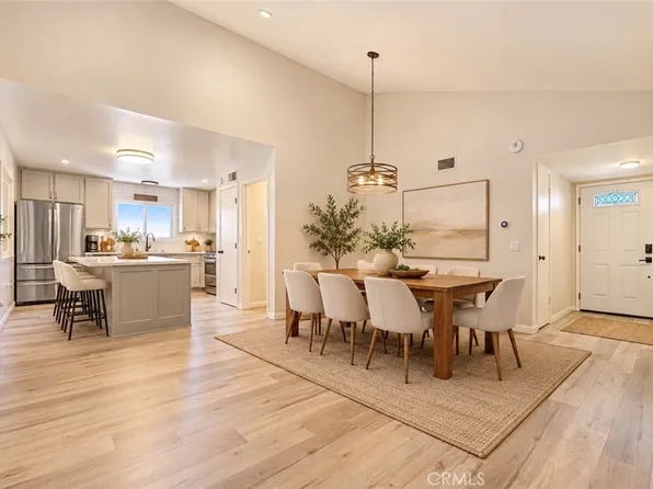 28038 Lakehurst Ave, Santa Clarita, CA 91351