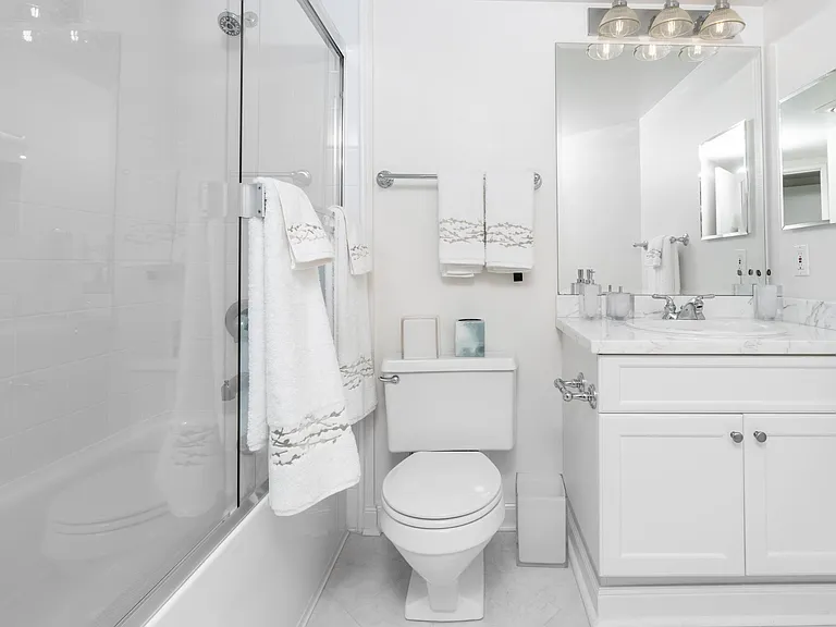 South Beach Marina Apartments — Photo 20