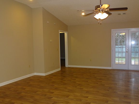 2nd image of 100 Oakleigh Dr