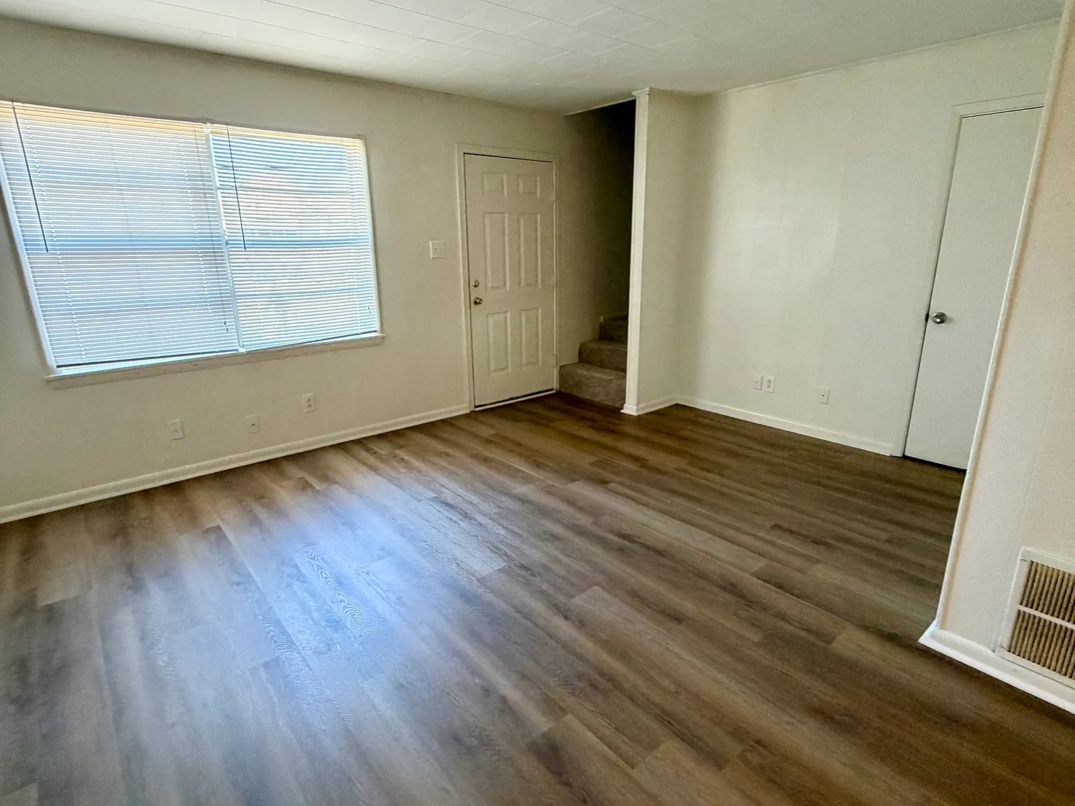 109 W Bacon St — Photo 4