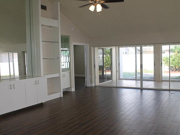 5th image of 2295 Saratoga Ln