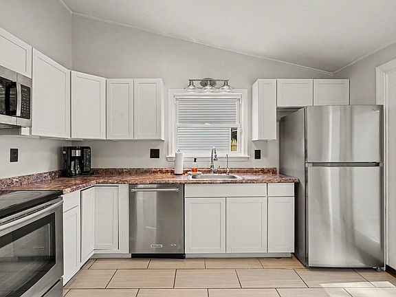 2nd image of 436 Winterberry Dr