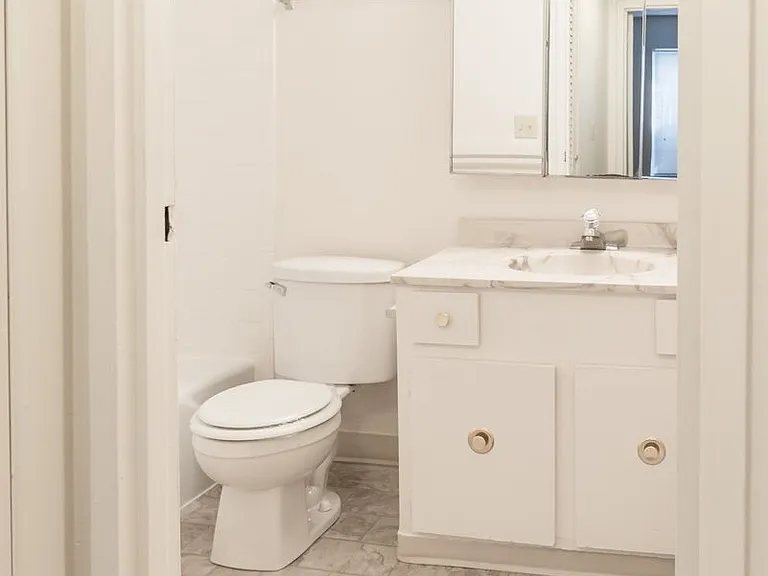 Windsor Gardens Apartments — Photo 30