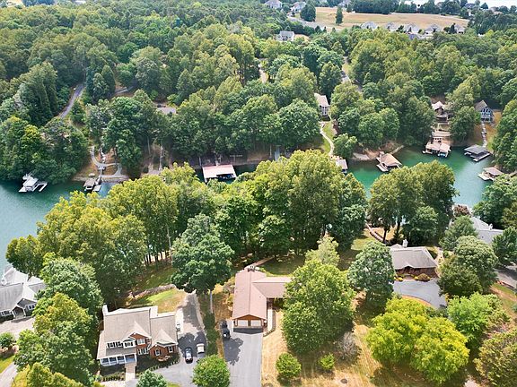4th image of 386 Winding Waters Dr