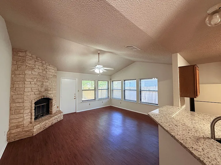 2013 James Pl — Photo 6