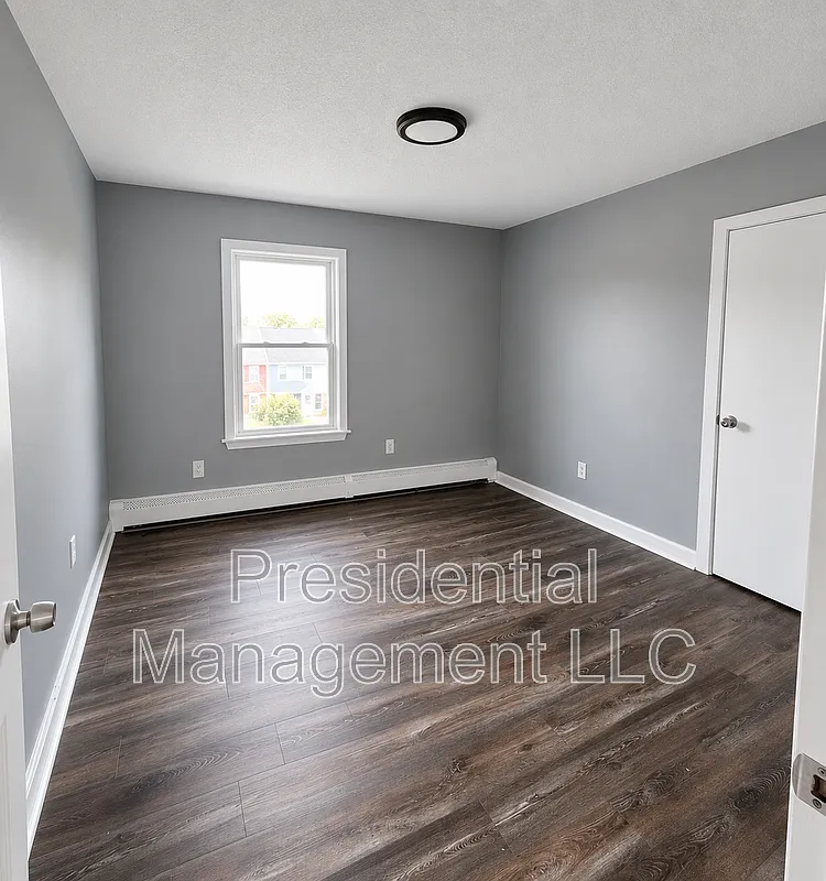 3 bed, 1.0 bath, $1,550 — Photo 4