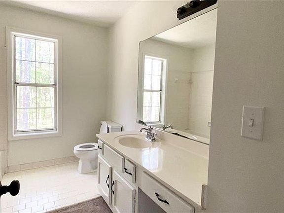 3rd image of 2028 Sinclair Ct