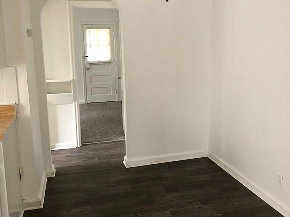2nd image of 638 Redwood Ave APT 1