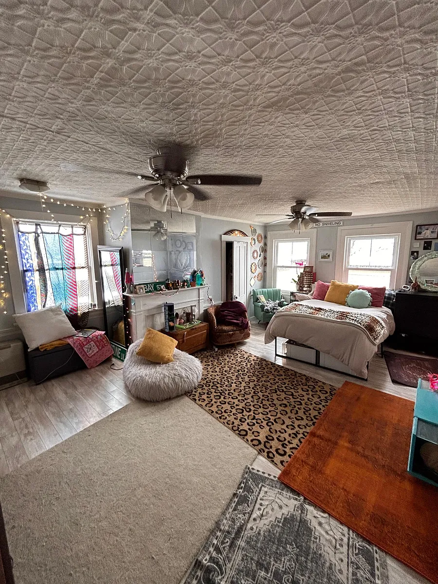 Building Photo - 140 Elm St #202