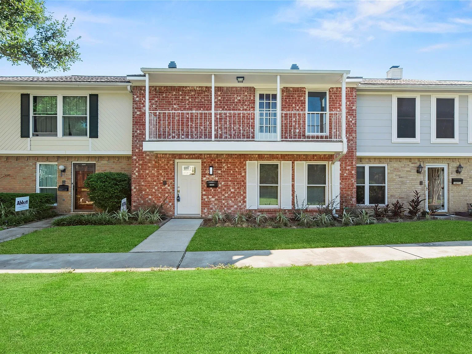4 bed, 3.0 bath, 2632 sqft, $3,100 — Photo 2