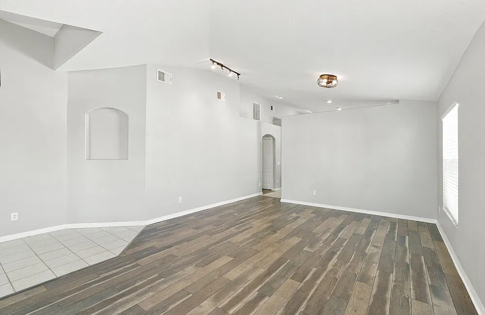 3 bed, 2.0 bath, 2032 sqft, $2,580 — Photo 4