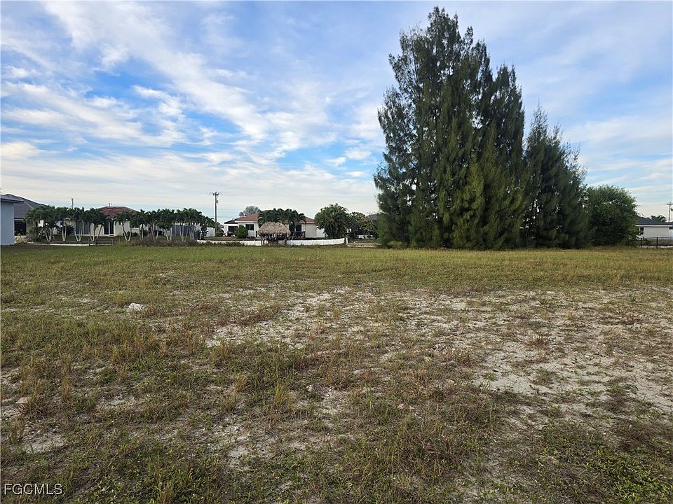 2nd image of 125 SW 28th Ter