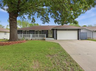 2518 SW Arrowhead Rd, Topeka, KS 66614
