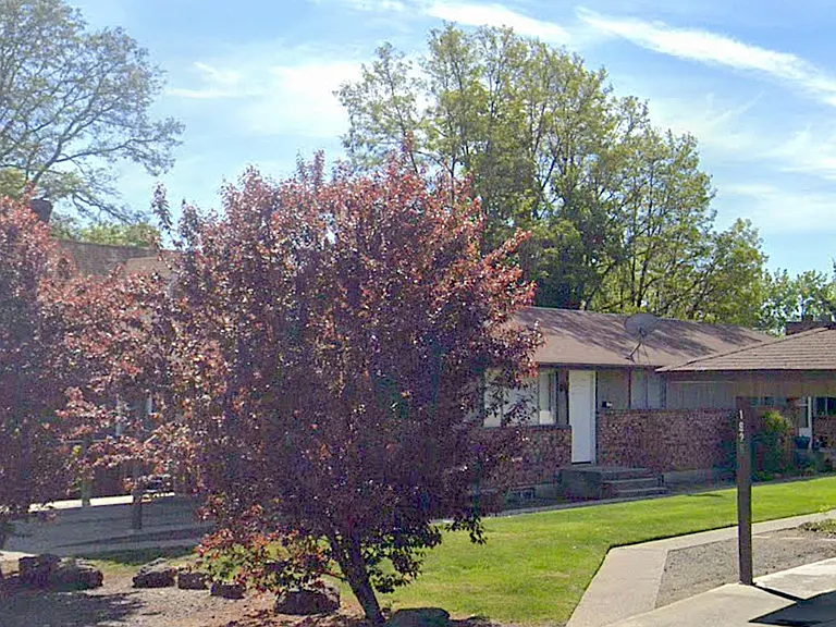 1928 E Bridgeport Ave — Photo 1