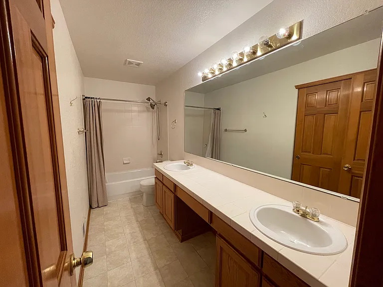 Upstairs Shared Bathroom