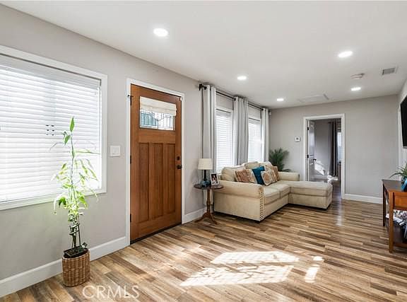 5th image of 900 N Soldano Ave